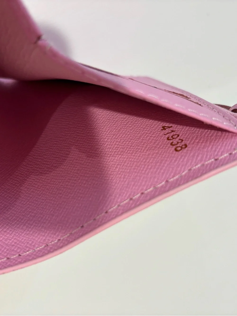 💕Designer Inspired White Check Wallet With Pink Interior 💕